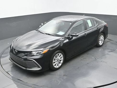 Used 2023 Toyota Camry LE w/ Convenience Package FWD image 32