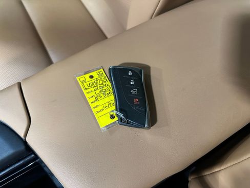 Used 2020 Lexus ES 300h w/ Premium Package FWD image 36