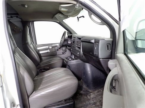 Used 2009 Chevrolet Express 1500 image 20