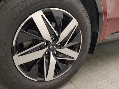 Used 2021 Kia Sorento S FWD image 31