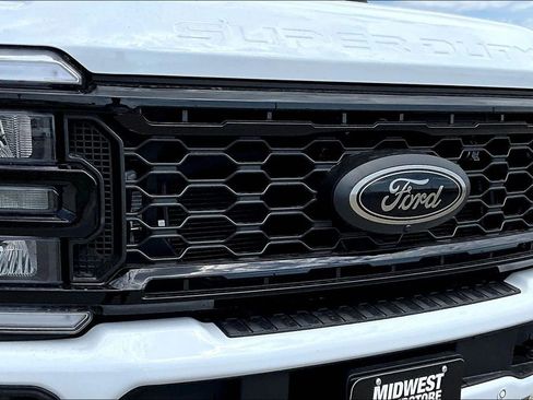 New 2026 Ford F250 Lariat w/ Black Appearance Package AWD/4WD image 32