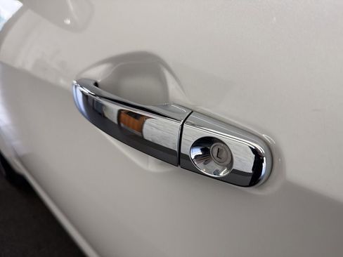 Used 2016 Chevrolet Equinox LTZ w/ Enhanced Convenience Package image 12