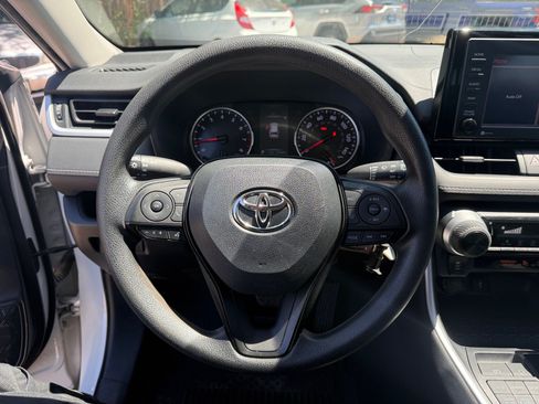 Used 2021 Toyota RAV4 LE AWD/4WD image 9