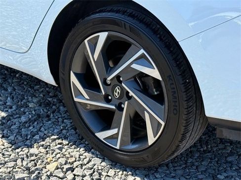 Used 2024 Hyundai Elantra SEL w/ Convenience Package image 25
