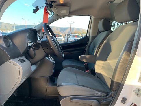 Used 2020 Nissan NV200 SV w/ Sliding Glass Door Package image 9