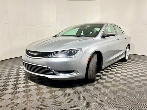 Used 2017 Chrysler 200 Limited Platinum image 10