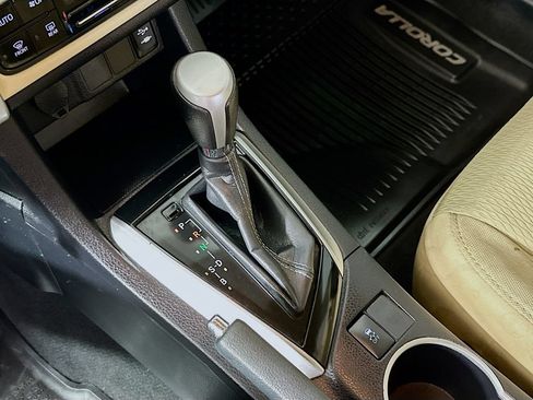 Used 2019 Toyota Corolla LE FWD image 17