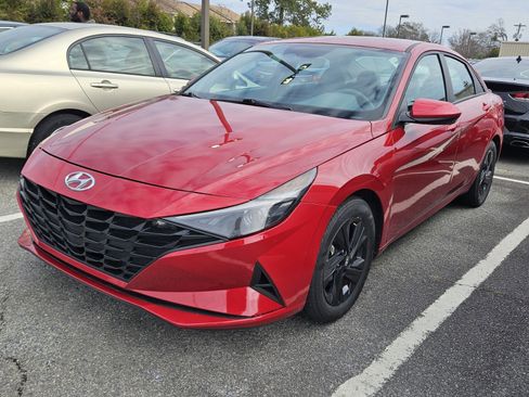 Used 2023 Hyundai Elantra SEL image 3