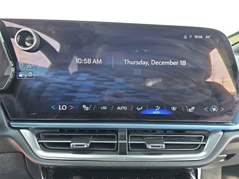 Used 2024 Chevrolet Equinox EV LT image 21