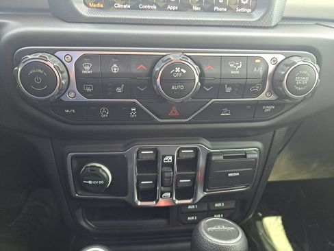 Used 2021 Jeep Gladiator Sport w/ Quick Order Package 24Q 80Th AWD/4WD image 13
