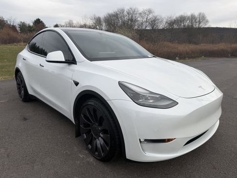 Used 2022 Tesla Model Y Performance image 10