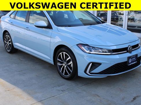 Used 2025 Volkswagen Jetta SE w/ Sunroof Package FWD image 1