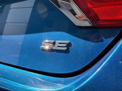 Used 2017 Toyota Camry SE FWD image 9