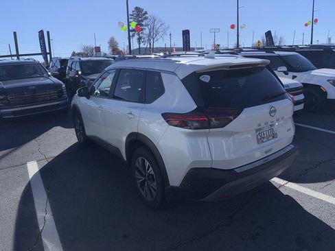 Used 2023 Nissan Rogue SV w/ SV Premium B Package image 12