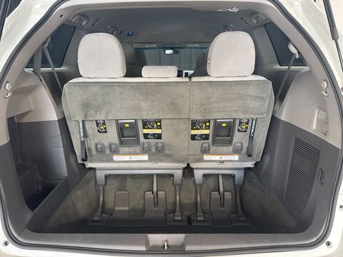 Used 2017 Toyota Sienna L FWD image 19