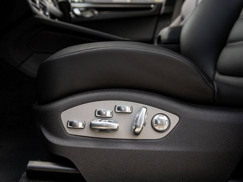 Certified 2026 Porsche Macan AWD/4WD image 22