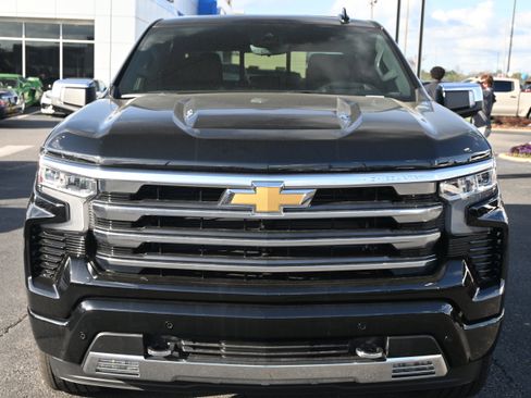 New 2026 Chevrolet Silverado 1500 High Country w/ High Country Premium Package AWD/4WD image 3