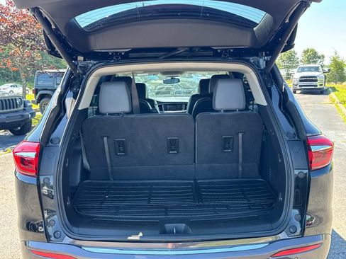 Used 2021 Buick Enclave Essence FWD image 13
