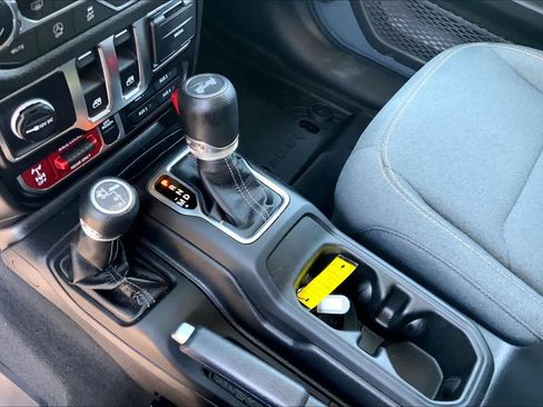 Used 2025 Jeep Wrangler Sport AWD/4WD image 14