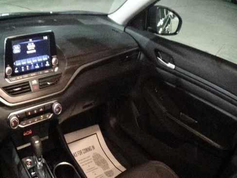 Used 2024 Nissan Altima 2.5 SV image 12