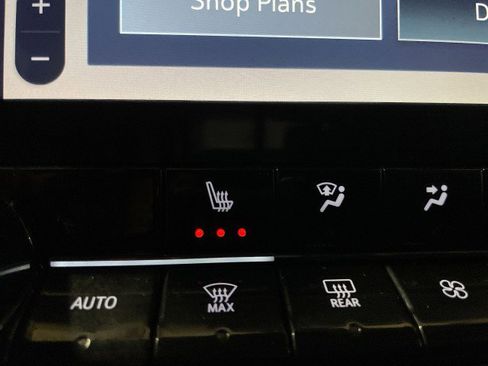 Used 2024 GMC Canyon AT4 w/ Technology Package image 21