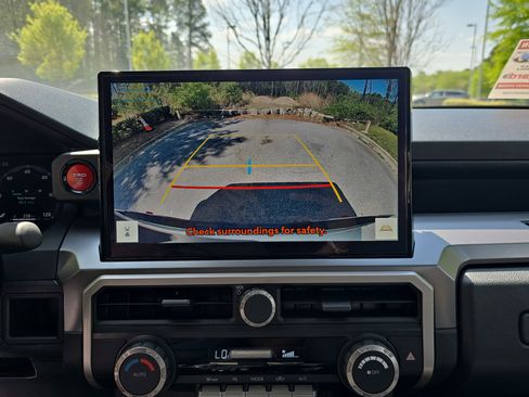 Certified 2024 Toyota Tacoma TRD Off-Road AWD/4WD image 20
