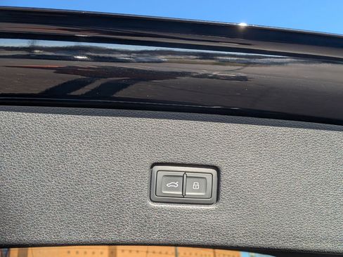 Used 2019 Audi Q8 Premium Plus image 34