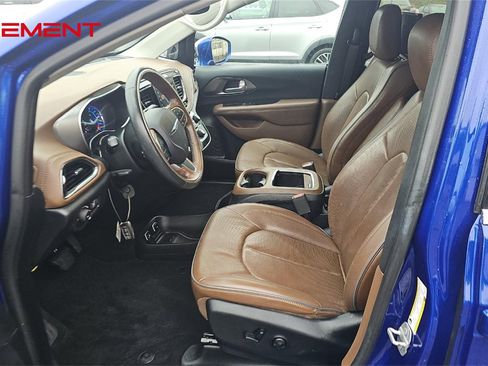 Used 2019 Chrysler Pacifica Limited w/ Advanced Safetytec Group image 8