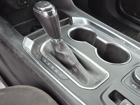 Used 2020 Chevrolet Traverse LT image 9