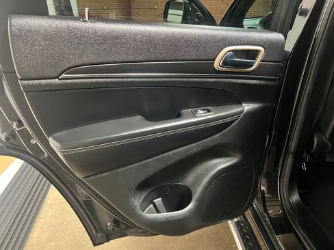 Used 2014 Jeep Grand Cherokee Limited w/ Mopar Chrome Edition Group image 24