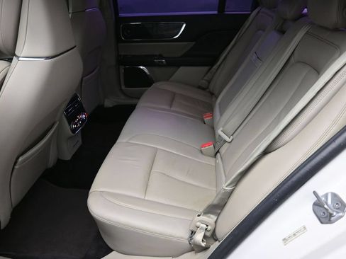 Used 2017 Lincoln Continental Reserve w/ Technology Package FWD image 12