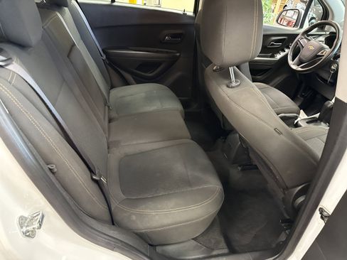 Used 2018 Chevrolet Trax LS image 30