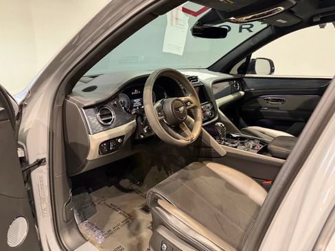 Used 2022 Bentley Bentayga AWD/4WD image 11