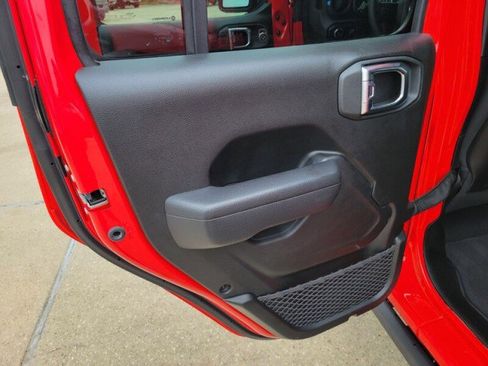 Used 2025 Jeep Wrangler Unlimited Rubicon 4xe w/ Safety Group AWD/4WD image 29