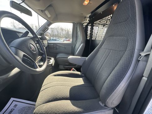 Used 2024 GMC Savana 2500 w/ Driver Convenience Package image 19