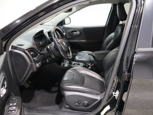 Used 2020 Jeep Cherokee Trailhawk w/ Cold Weather Group AWD/4WD image 11