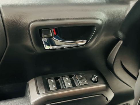 Certified 2022 Toyota Tacoma TRD Off-Road image 19