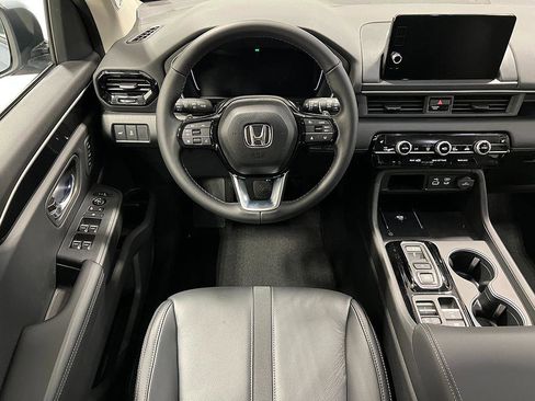 New 2025 Honda Pilot Touring image 17