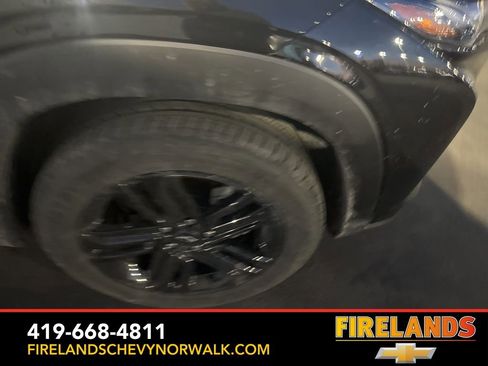 Used 2025 Chevrolet Trax ACTIV w/ Sunroof Package image 11