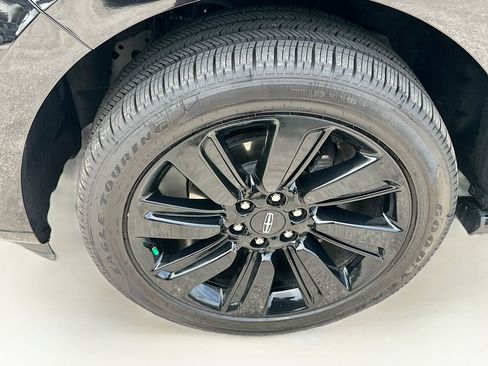 Used 2024 Lincoln Navigator Reserve w/ Monochromatic Package AWD/4WD image 35