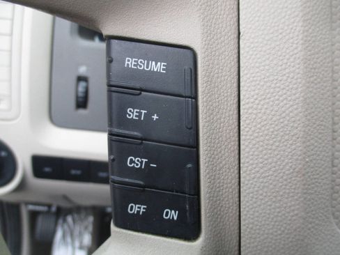 Used 2008 Ford Escape XLT image 17