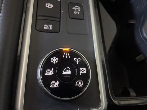 Used 2024 Nissan Pathfinder SV w/ SV Premium Package AWD/4WD image 14