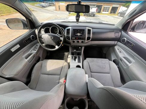 Used 2011 Toyota Tacoma 4x4 Double Cab w/ TRD Off-Road Pkg image 17
