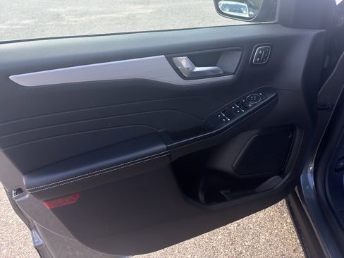 Used 2025 Ford Escape Platinum AWD/4WD image 18