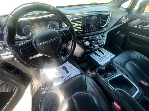 Used 2018 Chrysler Pacifica Touring-L Plus w/ S Appearance Package FWD image 30