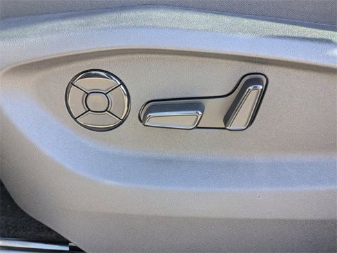 New 2026 Volkswagen Tiguan SE image 23