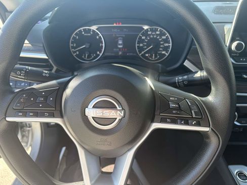 Used 2025 Nissan Altima 2.5 SV image 26