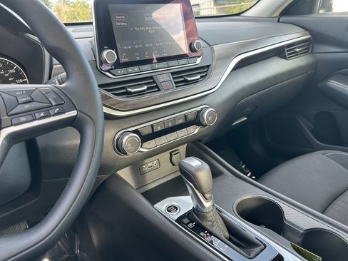 Used 2025 Nissan Altima 2.5 SV image 20