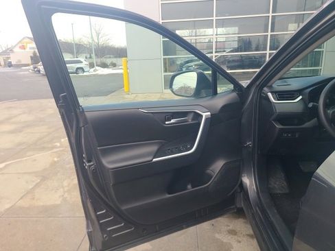 Used 2025 Toyota RAV4 XLE image 17