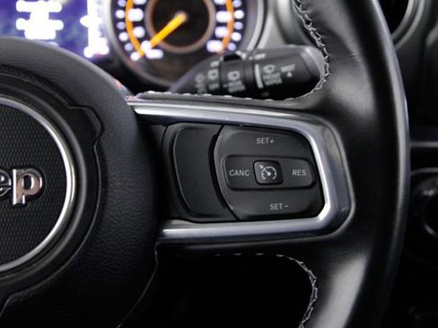 Used 2022 Jeep Wrangler Unlimited Sahara image 25